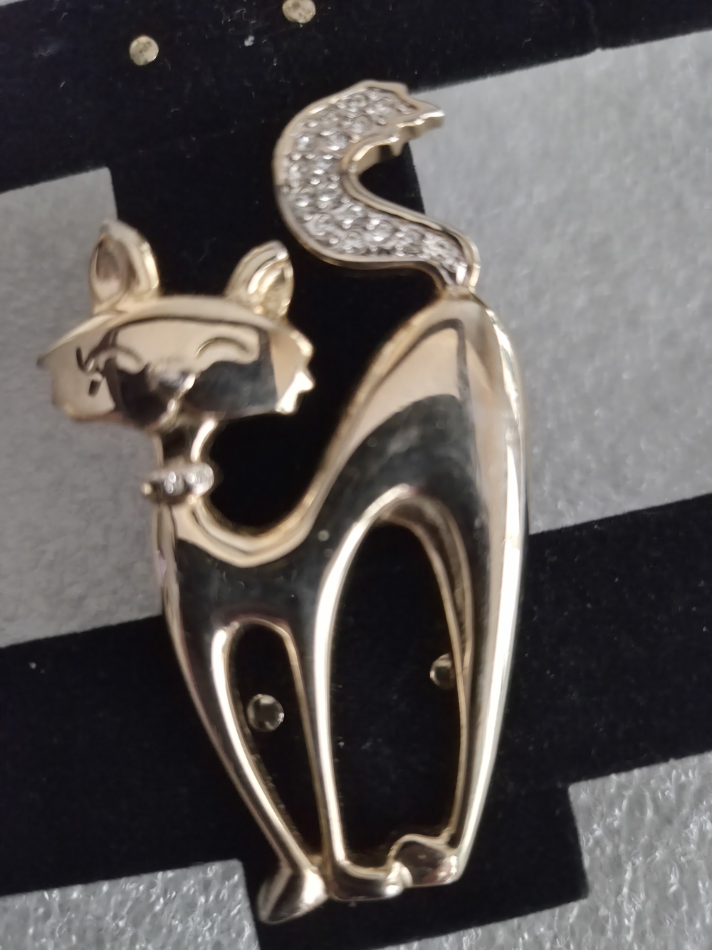 VTG Elegant Gold-Tone Cat Brooch with Rhinestone Tail - Pet-Inspired Jewelry
